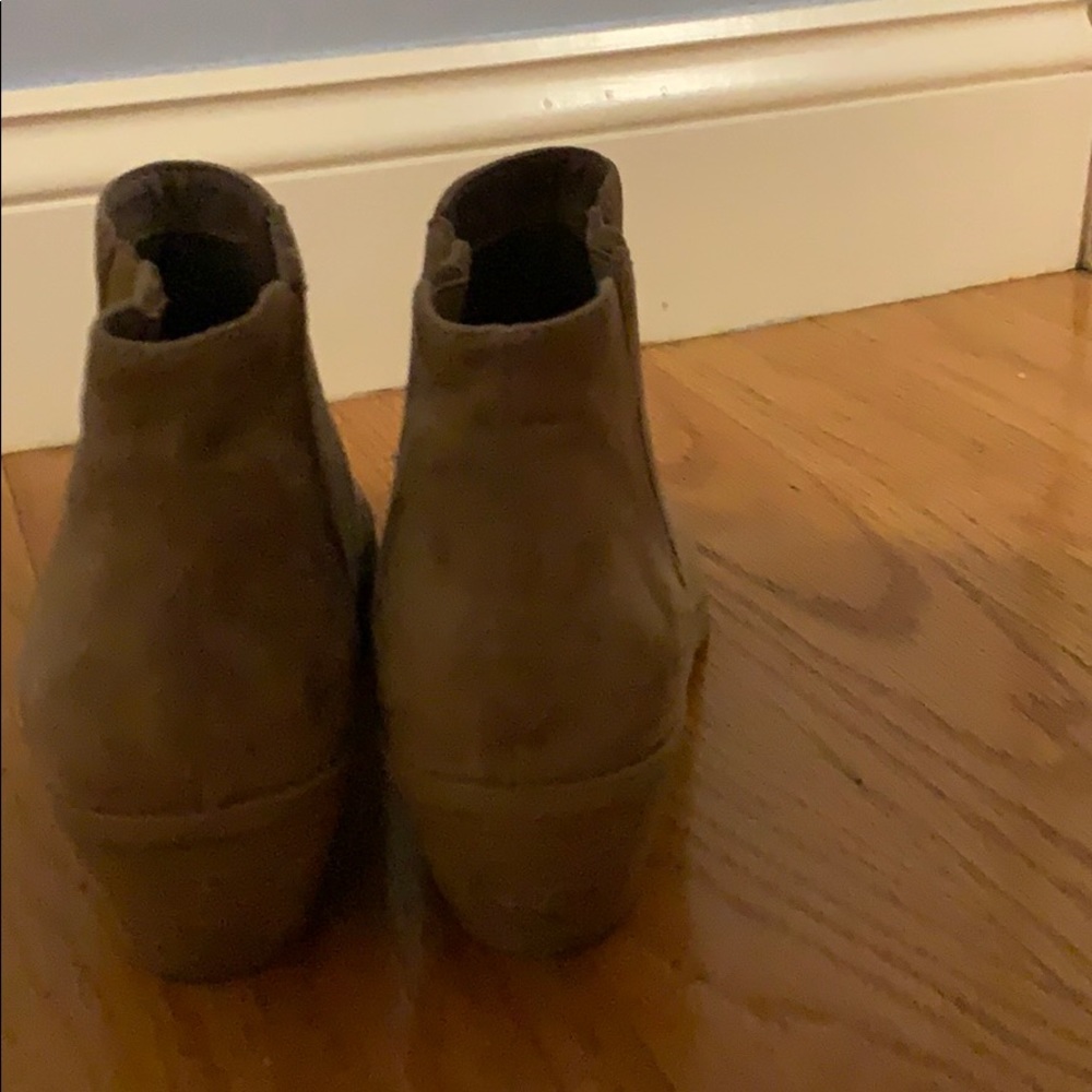 Tan suede booties - Picture 4 of 6